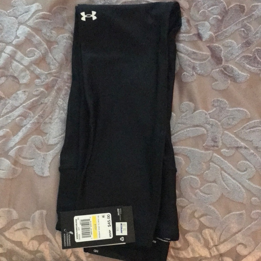 NWT Under Armour Medium Leggings Black